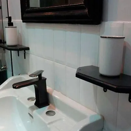 D'hotes Cote Halles Bed & Breakfast 3*