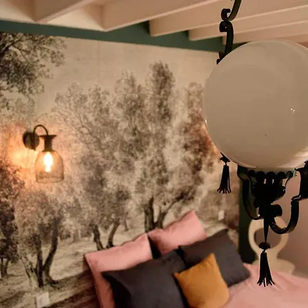 D'hotes Cote Halles Bed & Breakfast 3*