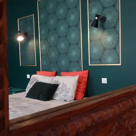 D'hotes Cote Halles Bed & Breakfast