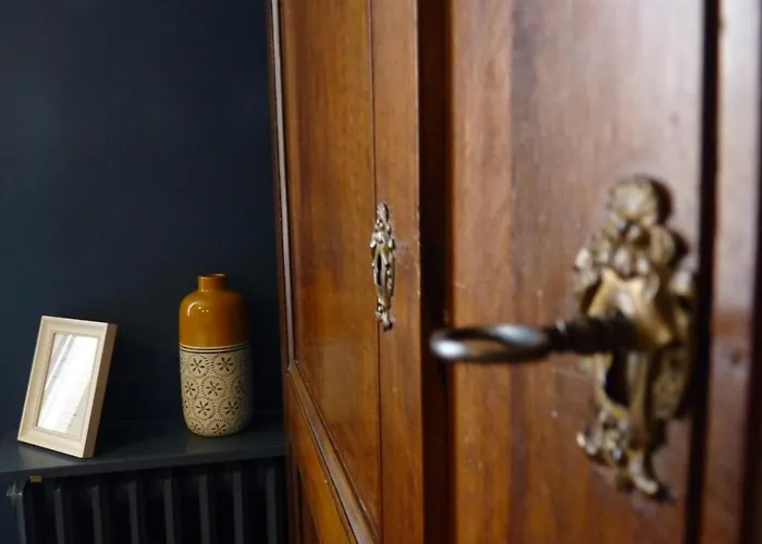 D'hotes Cote Halles Bed & Breakfast 3*